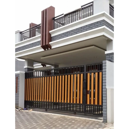 Pagar GRC Model pagar besi minimalis dengan aksen kayu vertikal untuk tampilan rumah modern dan keamanan maksimal.